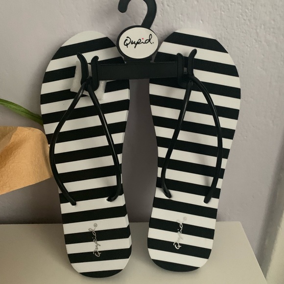 qupid flip flops